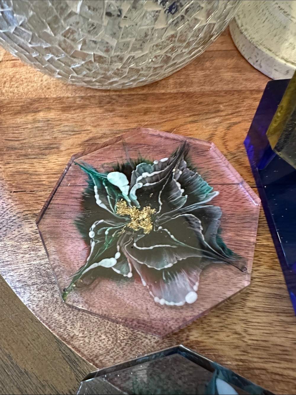 Multicolored floral resin coasters in royal blue holder - Picture 7 of 8